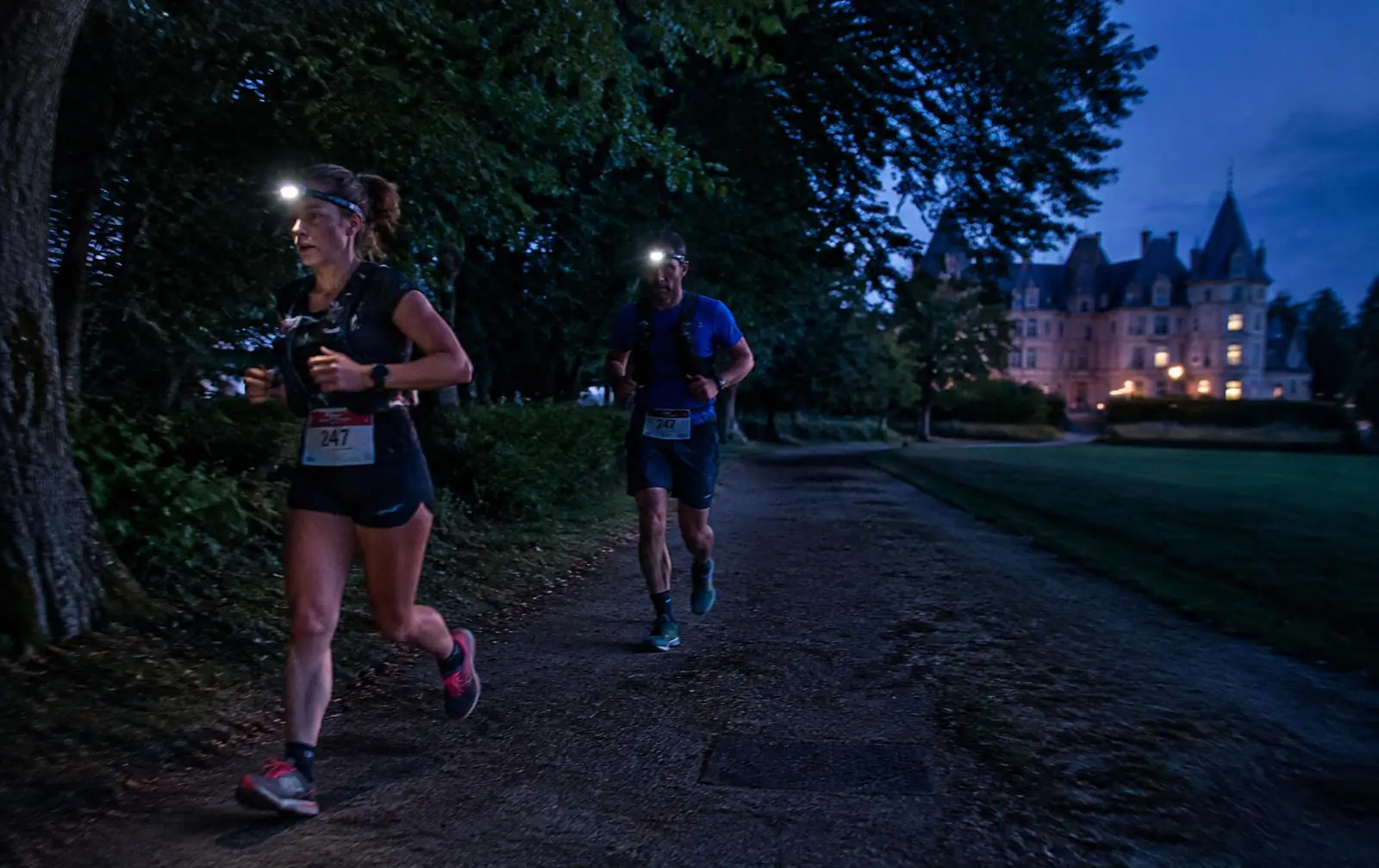 Coureurs à la frontale au Domaine de Candé